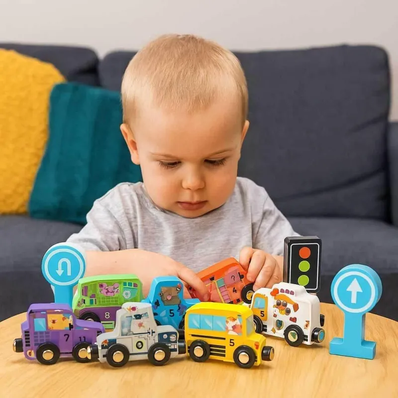 Магнітні дерев’яні машинки WToys 49325 — набір спецтехніки з тваринками, 1+ років