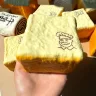 Сквиш Хлебушек 9 см игрушка антистресс кусочек тостового хлеба, жмякалка хлеб медленного восстановления