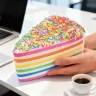 Сквиш Тортик антистресс игрушка кусок торта с посыпкой 14 см, радужный кусочек торта медленного восстановления